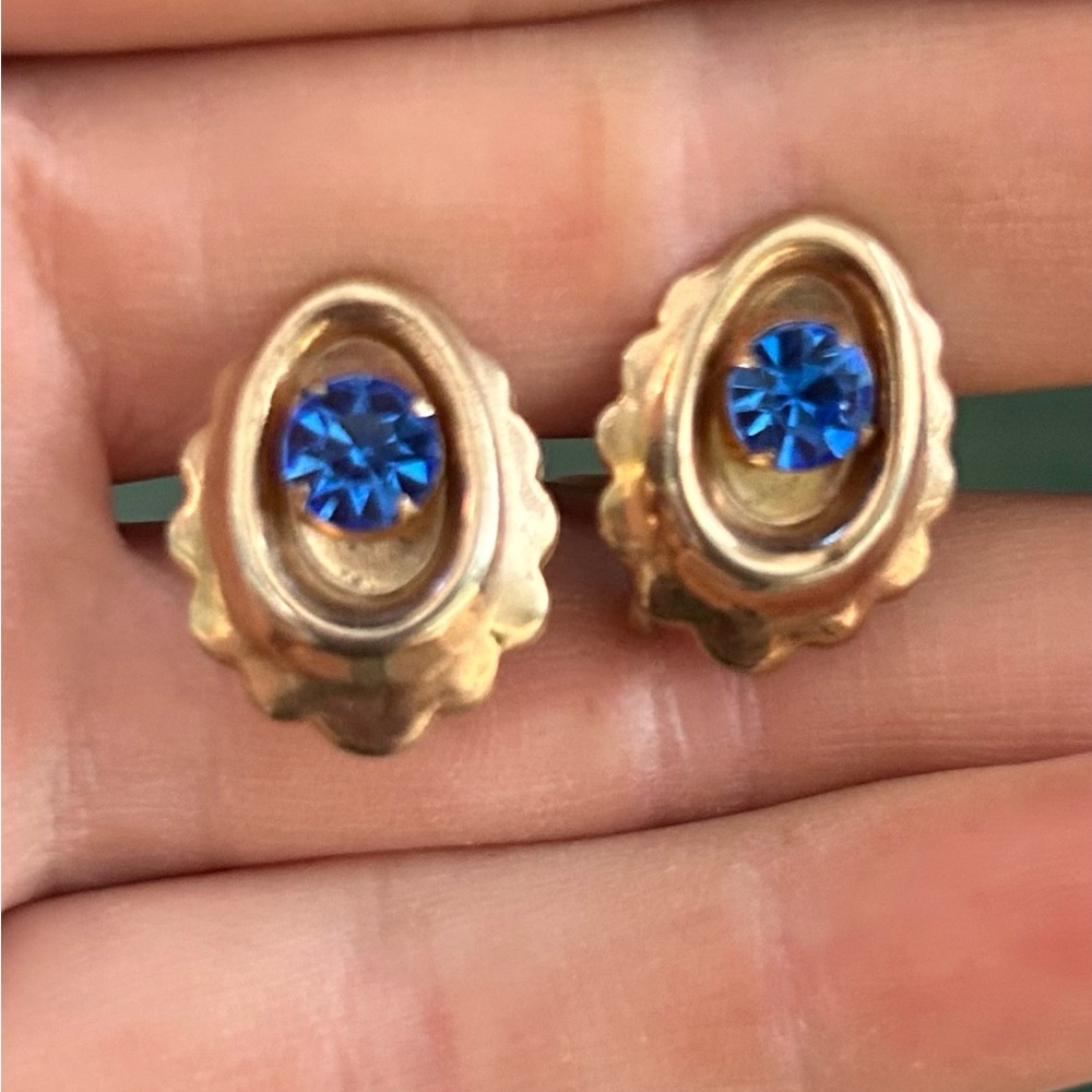 Gold tone blue rhinestone screwback vintage earrings